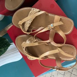 EEUC TOMS sandals